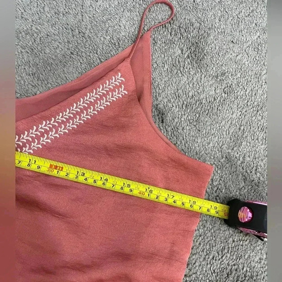Express peach light pink flowy tanktop embroidered design size medium - Picture 4 of 8